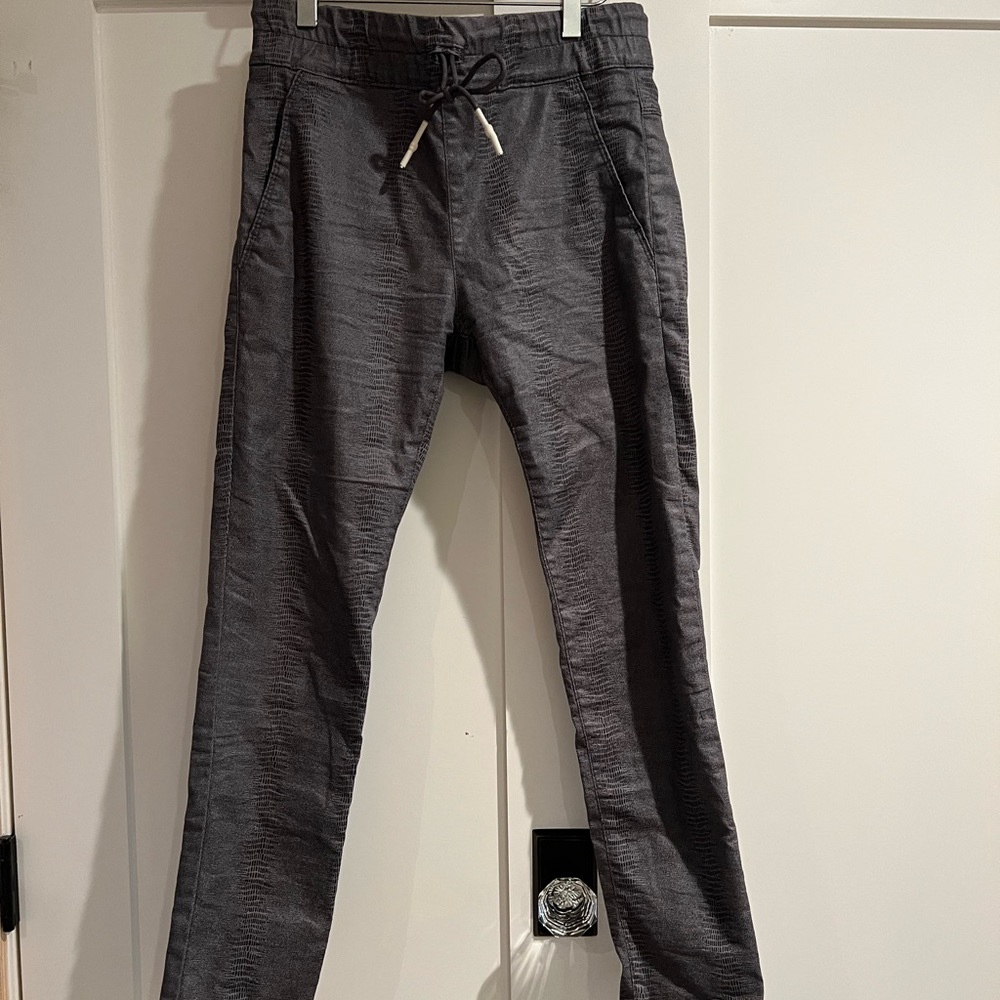 Bevy Flog Snakeskin print pants 26